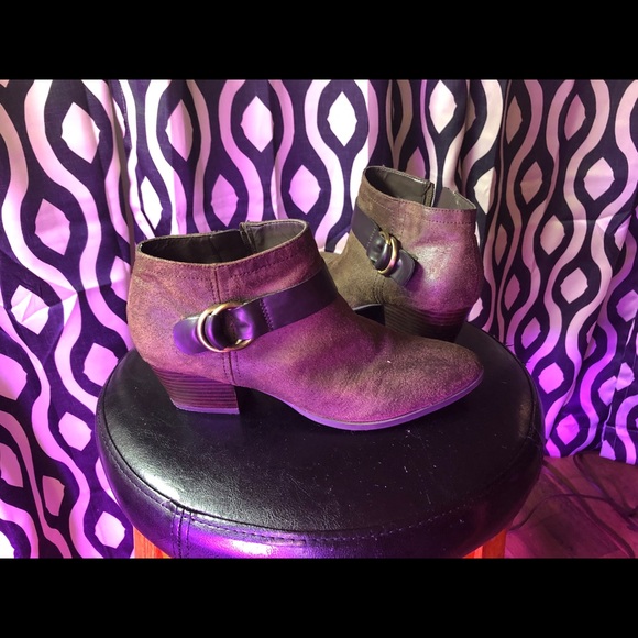 Women’s Shoes 8.5 - Picture 2 of 5